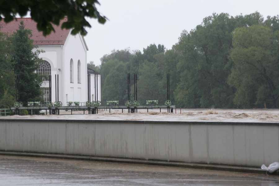 Hochwasser 22. und 23.August 2005 im Allgäu / Wasserkraftwerk der Iller in Kempten