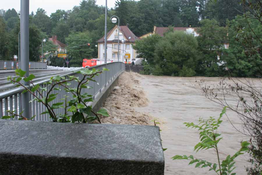 Hochwasser 22. und 23.August 2005 im Allgäu / Illerbrücke für das Zentrum von Kempten