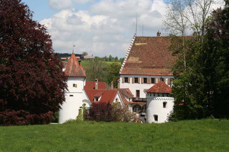 Schloss Syrgenstein - Mai 2005 - Eglofs im Hintergrund (Argenbühl)