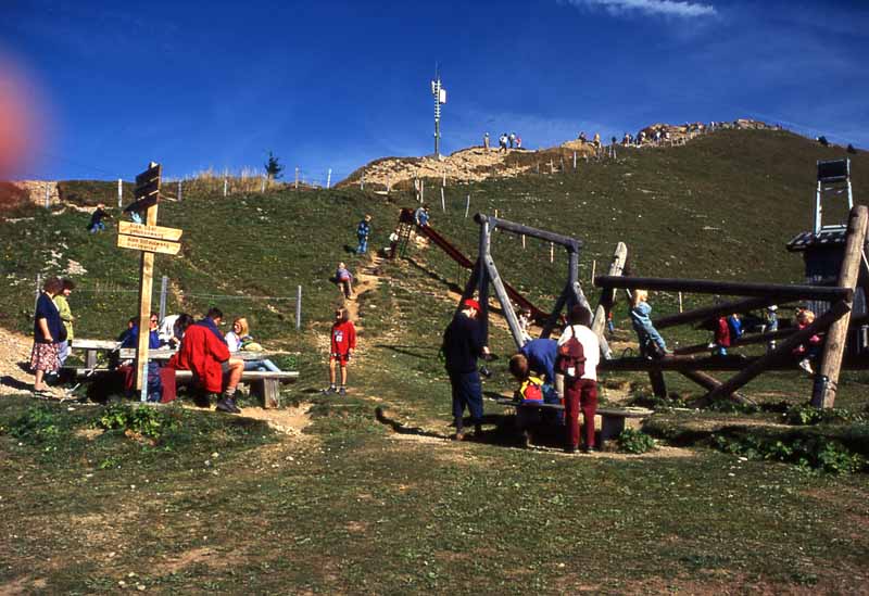 Hochgratbahn / Alpiner Kinderspielplatz und Weg zum Gipfel