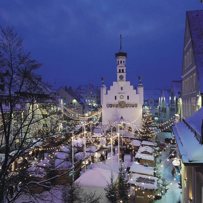 Kempten - Rathausplatz mit Weihnachtsmarkt