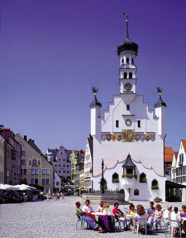 Kempten - Rathaus und Platz im Sommer