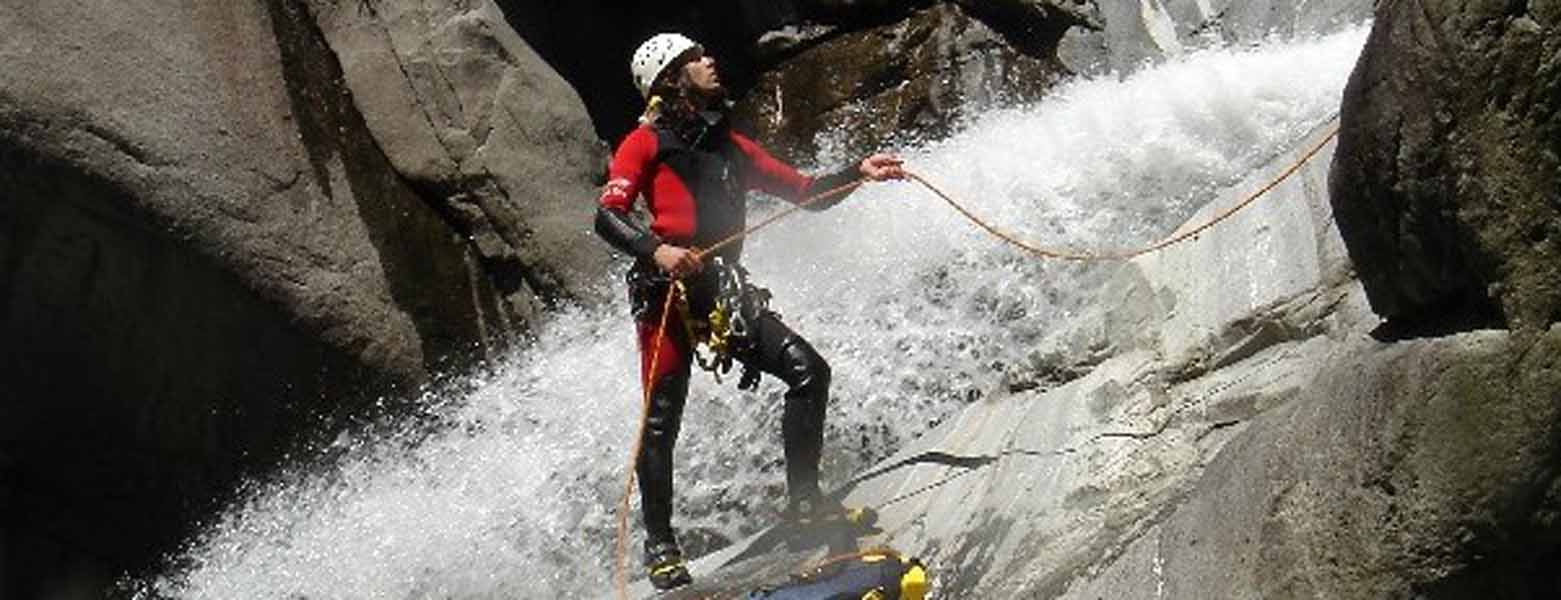Canyoning_Abseilen1